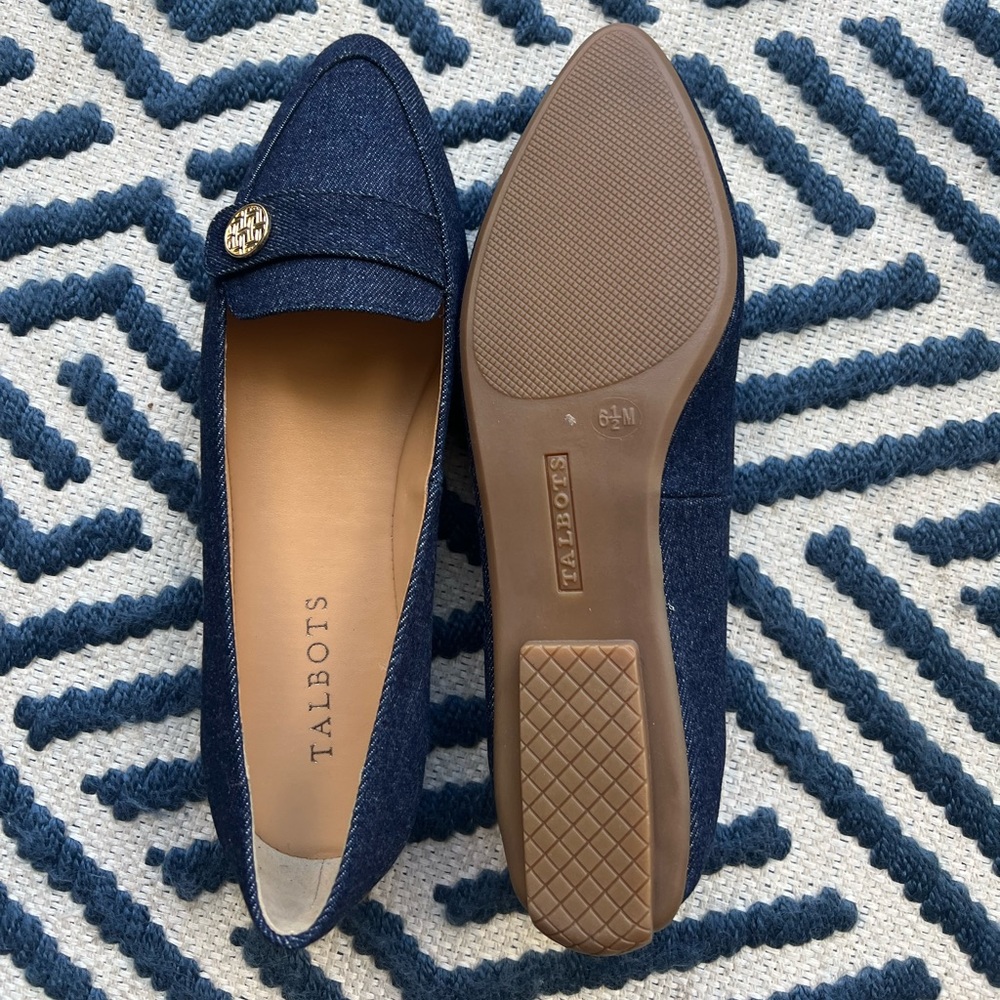 Pointy toe flats